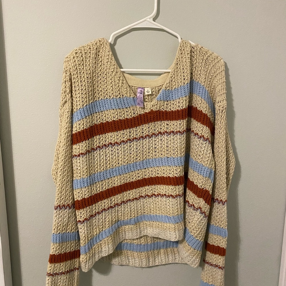 Slightly cropped knit sweater